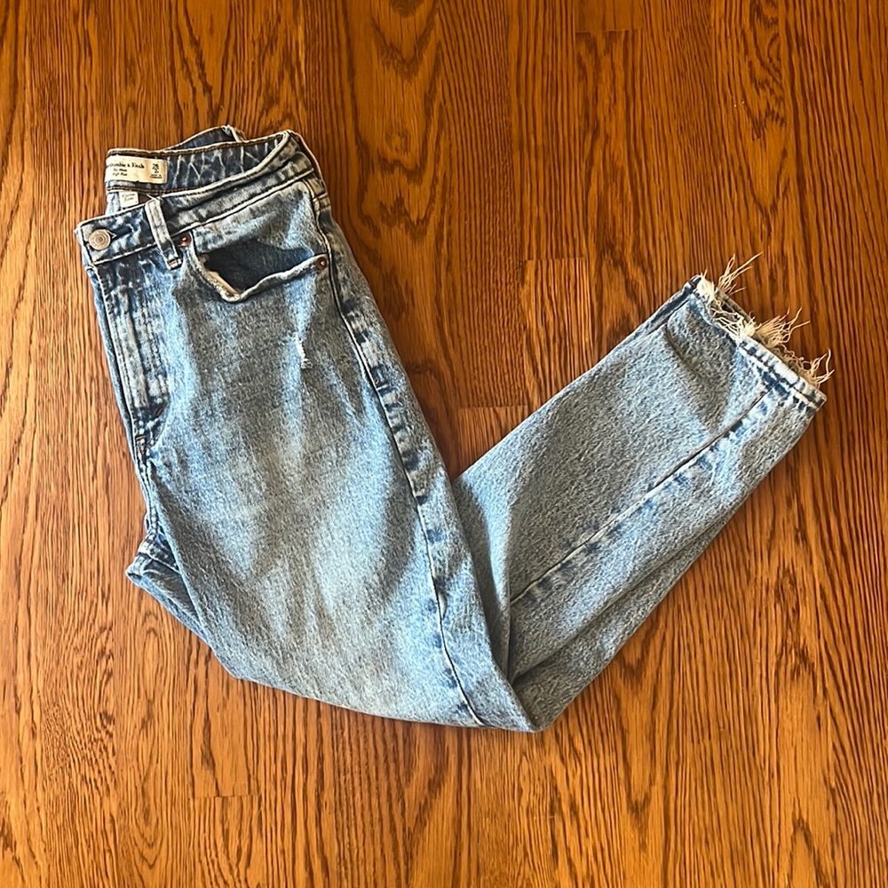 Abercrombie & Fitch Mom jeans